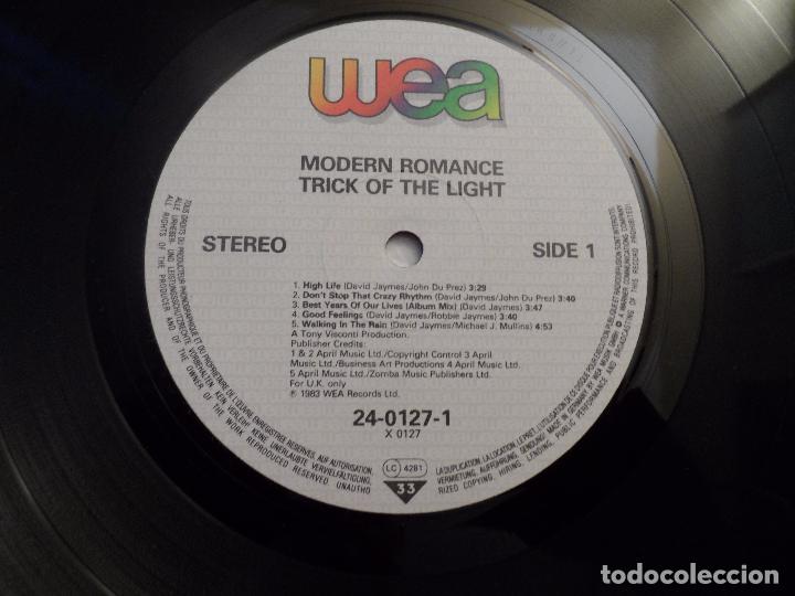 Discos de vinilo: MODERN ROMANCE - TRICK OF THE LIGHT - Foto 3
