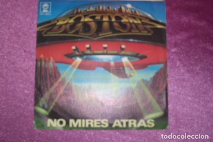 Discos de vinilo: SINGLE BOSTON - NO MIRES ATR&Aacute;S - EPIC 1978. - Foto 1