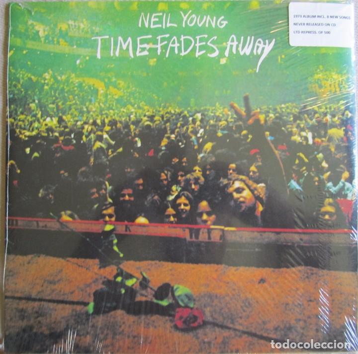 Discos de vinilo: NEIL YOUNG: TIME FADES AWAY - Foto 1