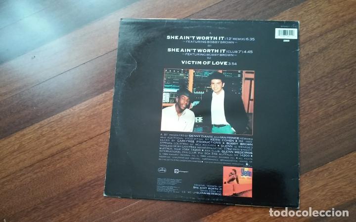 Discos de vinilo: glenn medeiros featuring bobby brown-she aint worth it.maxi - Foto 2