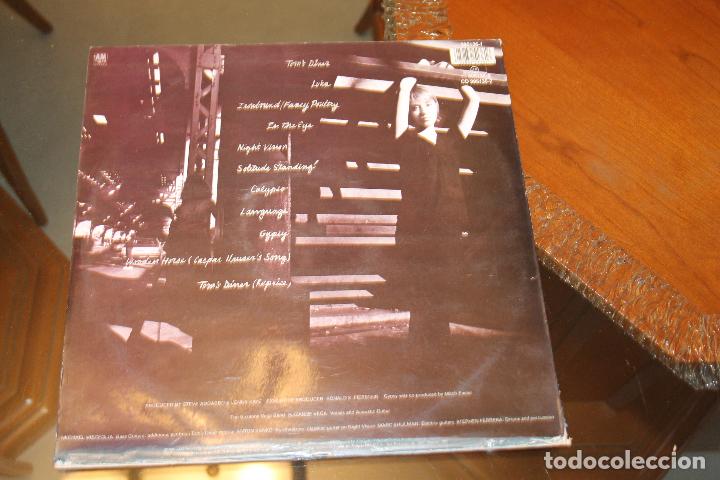 Discos de vinilo: SUZANNE VEGA, SOLITUDE STANDING, LP, VINILO, A&Ntilde;O 1987 - Foto 2