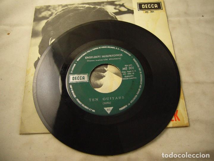 Discos de vinilo: ENGELBERT HUMPERDINCK - TEN GUITARS / RELEASE ME - SINGLE SPAIN 1966 - Foto 2