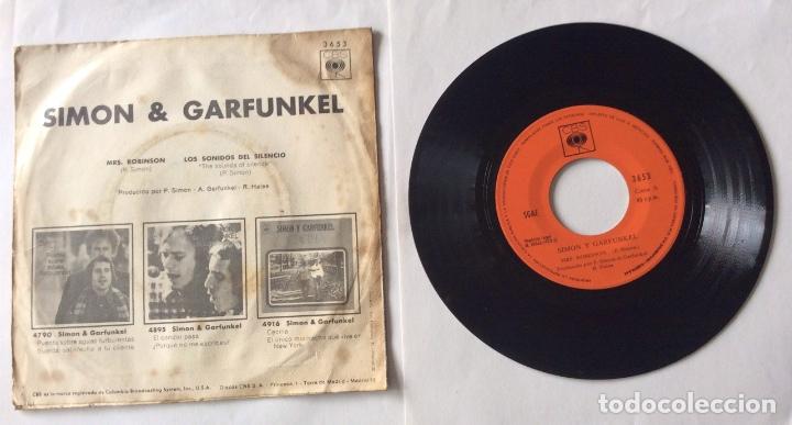 Discos de vinilo: Simon & Garfunkel. Mrs. Robinson y Los sonidos del silencio. CBS - Foto 2