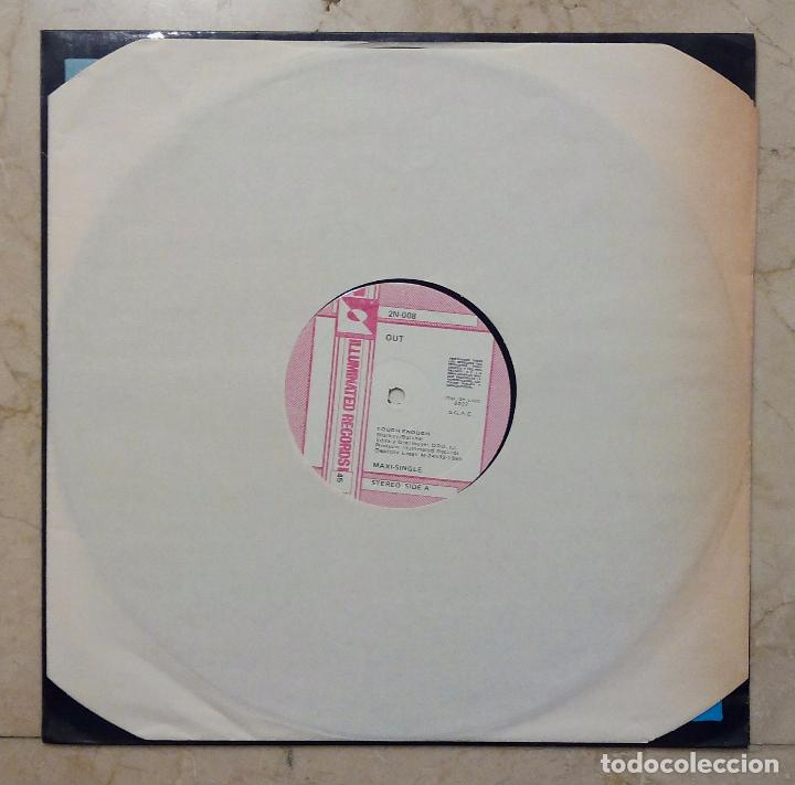 Discos de vinilo: MAXI SINGLE - OUT - TOUGH ENOUGH - ILLUMINATED RECORDS 1985. - Foto 2