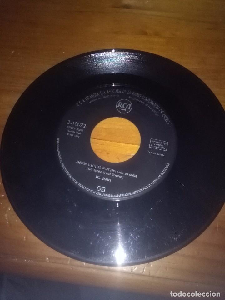 Discos de vinilo: SIN CARATULA. NEIL SEDAKA. FALLIN. ANOTHER SLEEPLESS NIGHT. - Foto 1