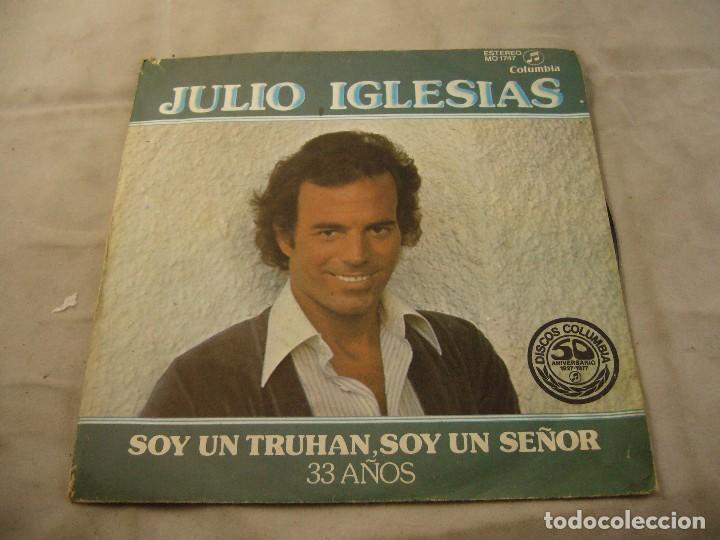 Disques de vinyle: JULIO IGLESIAS-SOY UN TRUHAN,SOY UN SE&Ntilde;OR-33 A&Ntilde;OS-COLUMBIA-1977