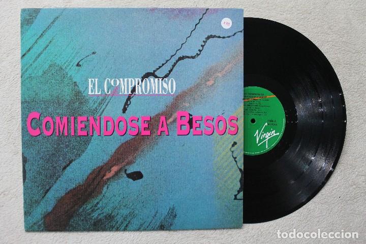Discos de vinilo: EL COMPROMISO COMIENDOSE A BESOS MAXI SINGLE VINILO MADE IN SPAIN 1994 - Foto 1