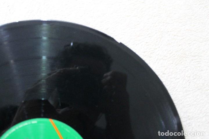 Discos de vinilo: EL COMPROMISO COMIENDOSE A BESOS MAXI SINGLE VINILO MADE IN SPAIN 1994 - Foto 3