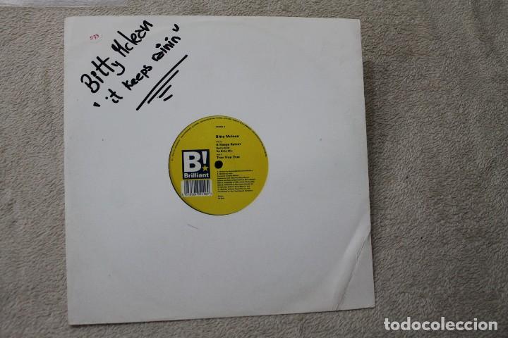Discos de vinilo: BITTY MCLEAN IT KEEPS RAININ MAXI SINGLE VINYL 1993 - Foto 1