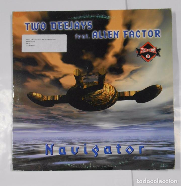 Discos de vinilo: TWO DEEJAYS FEAT ALIEN FACTOR. NAVIGATOR. TDKDA21 - Foto 1