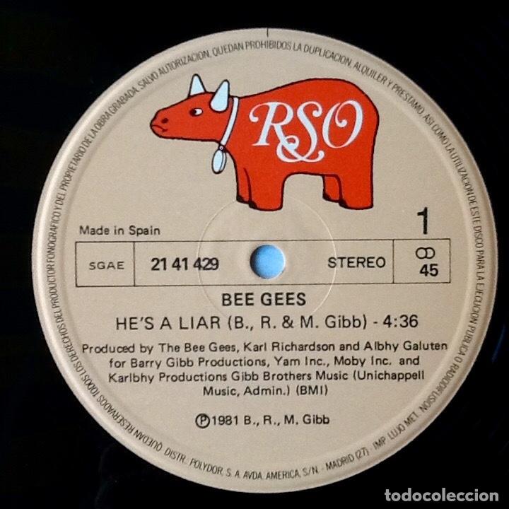 Discos de vinilo: BEE GEES : HES A LIAR [RSO - ESP 1981] 12&rdquo; - Foto 3