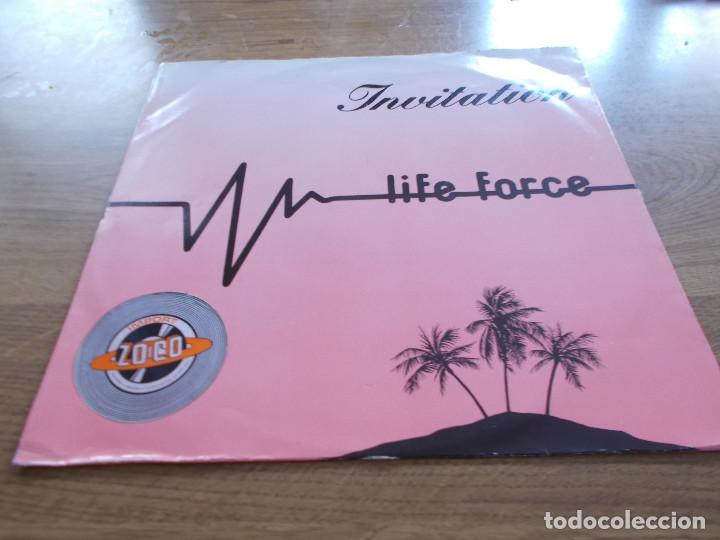 Discos de vinilo: LIFE FORCE. INVITATI&Oacute;N.MAXI - Foto 1