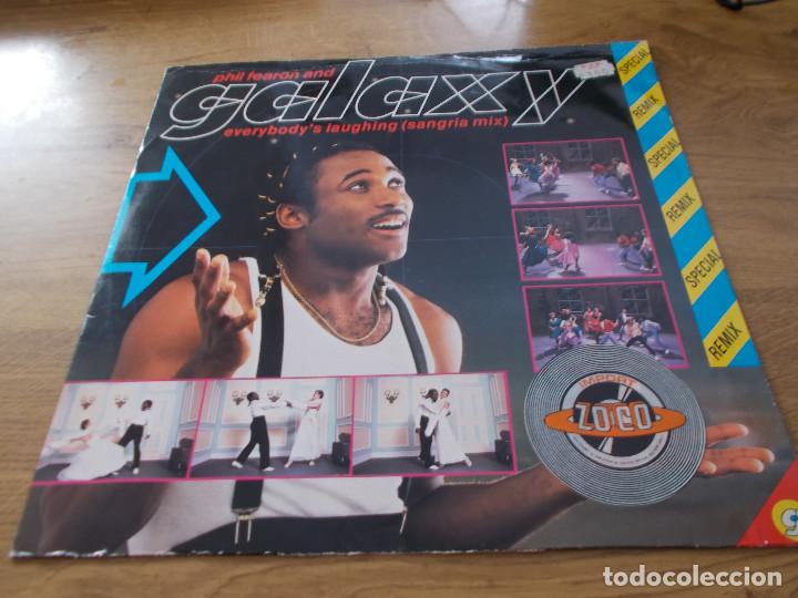 Discos de vinilo: PHIL FEARON & GALAXY. EVERYBODY&acute;S LAUGHING. - Foto 1
