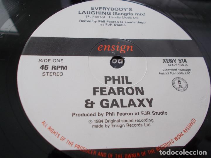 Discos de vinilo: PHIL FEARON & GALAXY. EVERYBODY&acute;S LAUGHING. - Foto 3