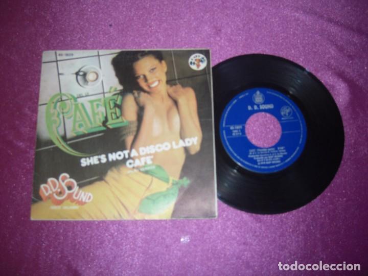 Disques de vinyle: SHE&acute;S NOT A DISCO LADY / CAFE 1979