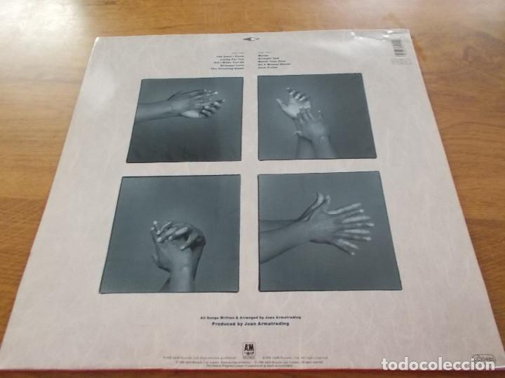 Discos de vinilo: JOAN ARMATRADING. THE SHOUTING STAGE. - Foto 2