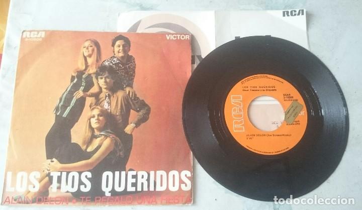 Disques de vinyle: Los Tios Queridos: Alain Delon / Te regalo una fiesta (Rca Victor 1970). Incluye hoja promocional