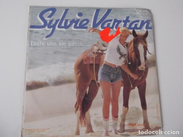Discos de vinilo: SYLVIE VARTAN - Lamour cest comme une cigarette - Foto 2