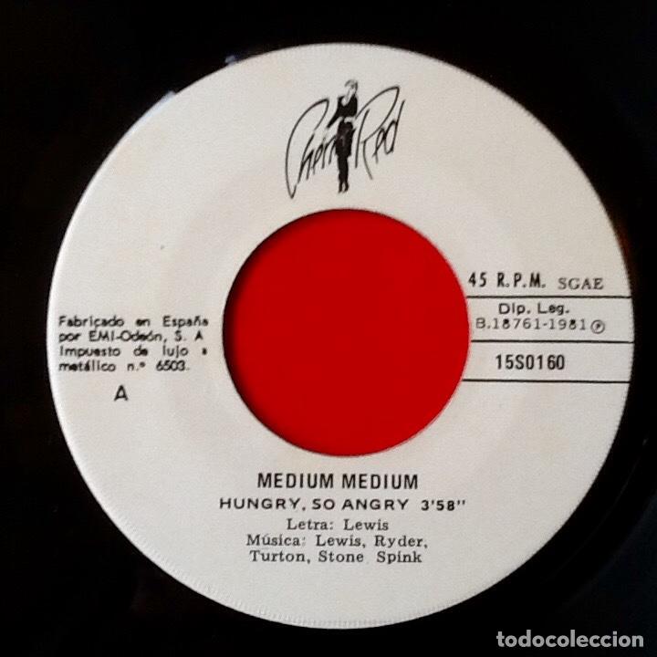 Discos de vinilo: MEDIUM MEDIUM : HUNGRY SO ANGRY [CHERRY RED - ESP 1981] 7&rdquo; - Foto 3