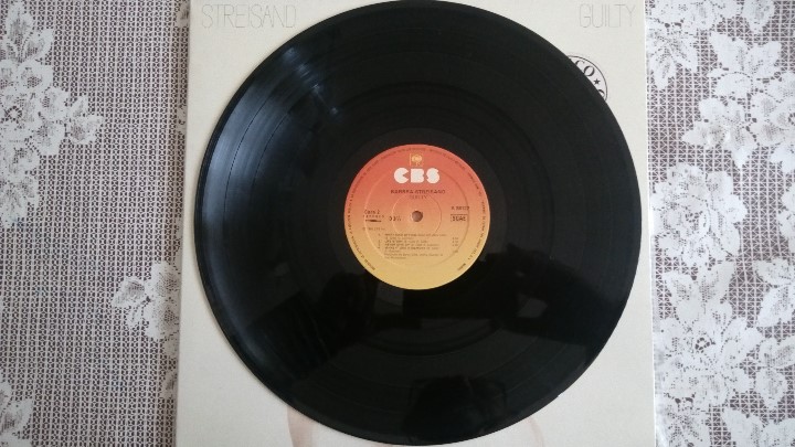 Discos de vinilo: LP GUILTY - STREISAND, CBS, 1980 - Foto 6