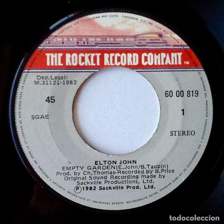 Discos de vinilo: ELTON JOHN : EMPTY GARDEN [ROCKET - ESP 1982] 7 - Foto 2