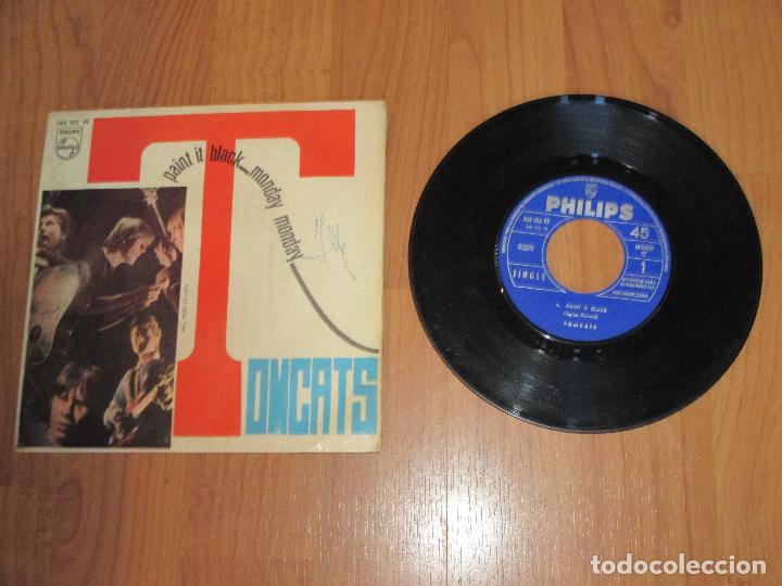 Discos de vinilo: TOMCATS - PAINT IT BLACK - SINGLE - SPAIN - PHILIPS - T - - Foto 1