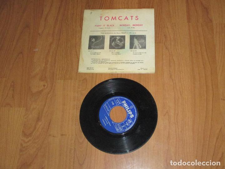 Discos de vinilo: TOMCATS - PAINT IT BLACK - SINGLE - SPAIN - PHILIPS - T - - Foto 2