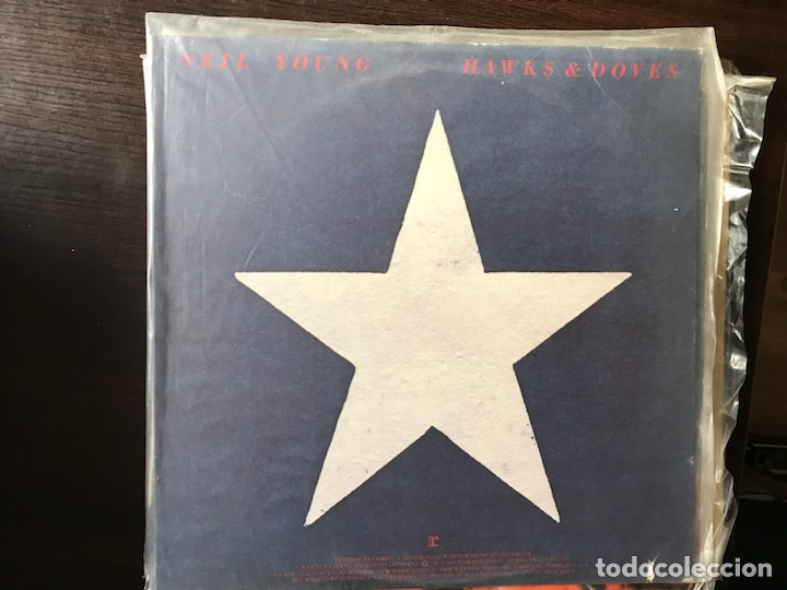 Discos de vinilo: Hawks & Doves. Neil Young - Foto 1
