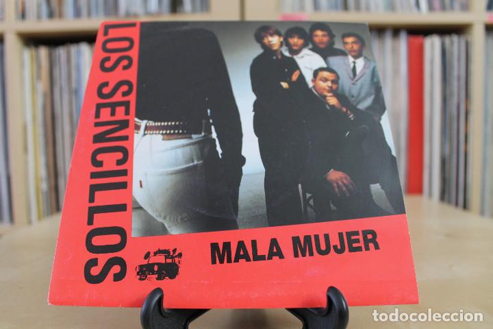 Discos de vinilo: LOS SENCILLOS -SG- MALA MUJER 90S - Foto 1