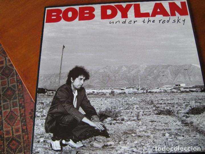 Discos de vinilo: Bob Dylan - Under the red sky - En perfecto estado - Foto 1
