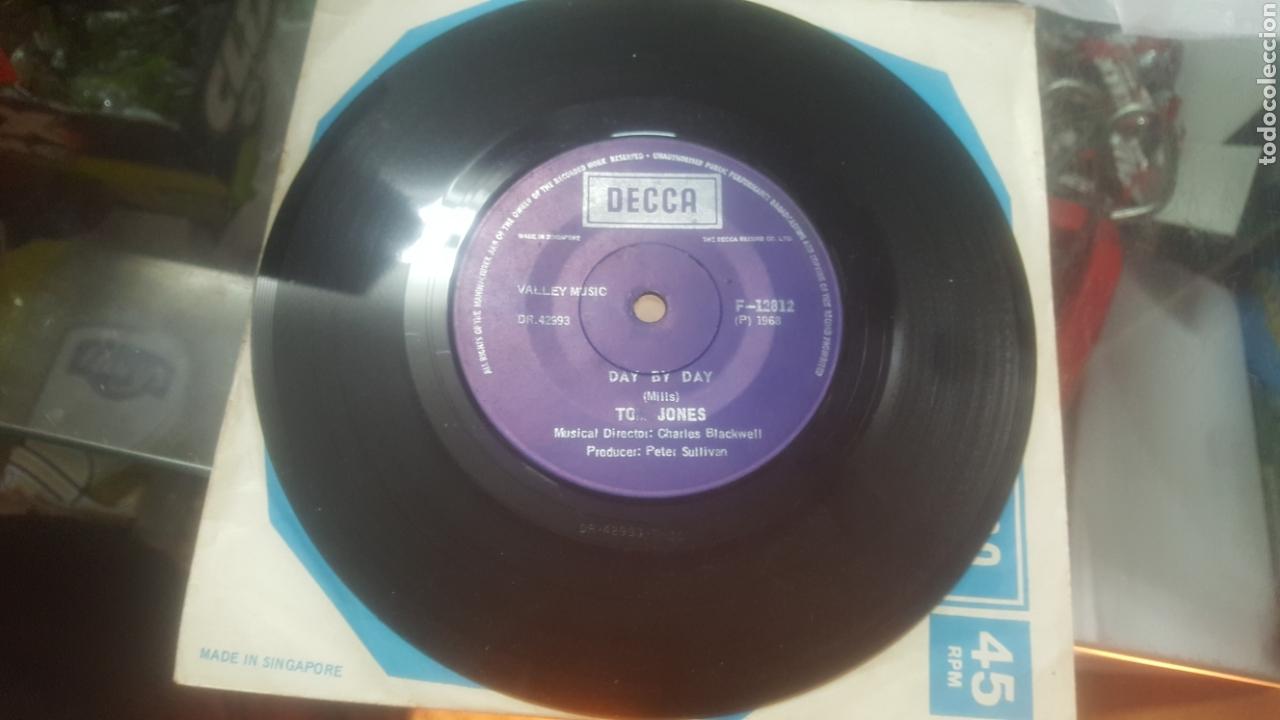 Discos de vinilo: TOM JONES Help yourself-day by day - Foto 2