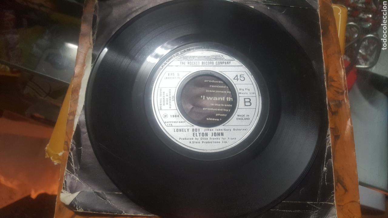 Discos de vinilo: ELTON JOHN Passengers (re-mix)-Lonely boy - Foto 1