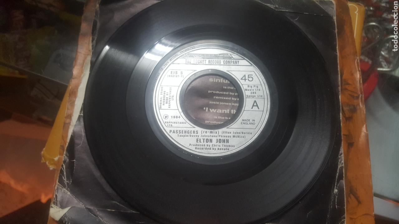 Discos de vinilo: ELTON JOHN Passengers (re-mix)-Lonely boy - Foto 2