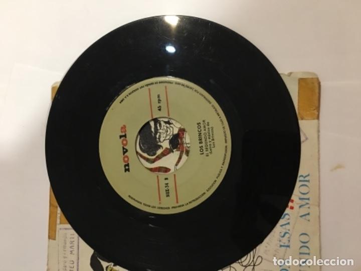 Discos de vinilo: Single Los Brincos , A mi con esas y Segundo amor - Foto 3