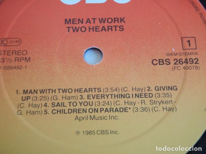 Discos de vinilo: Men At Work &ndash; Two Hearts HOLANDA 1985 CBS - Foto 4