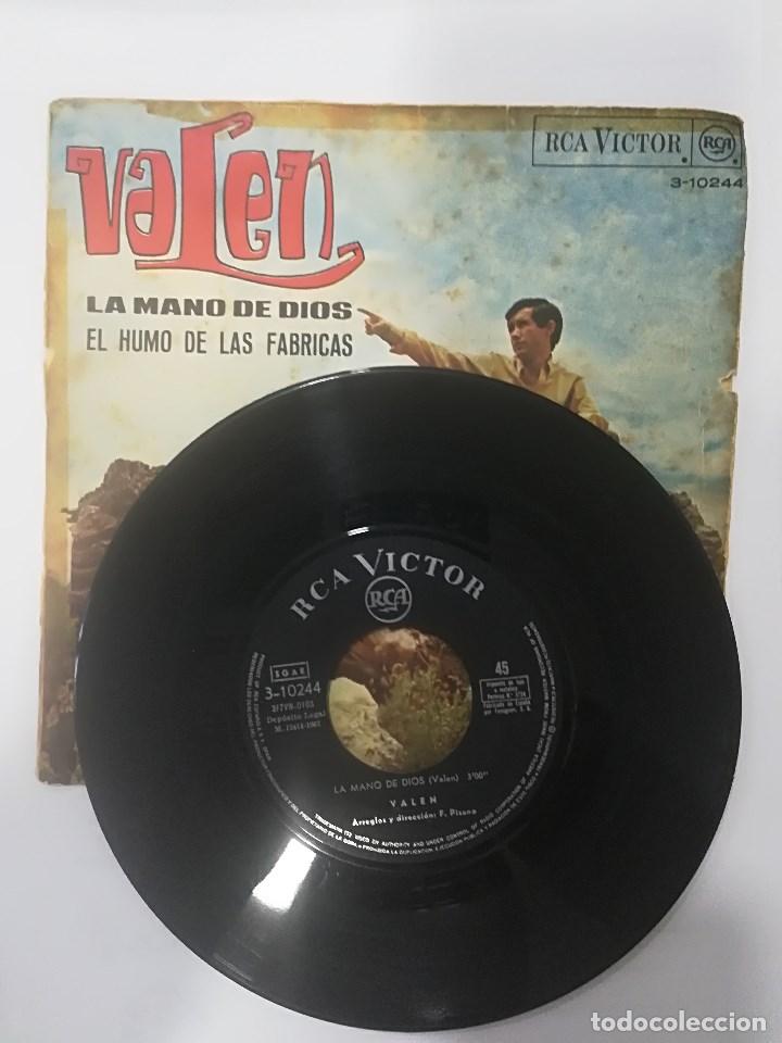 Discos de vinilo: VALEN: LA MANO DE DIOS / EL HUMO DE LAS FABRICAS - Foto 3