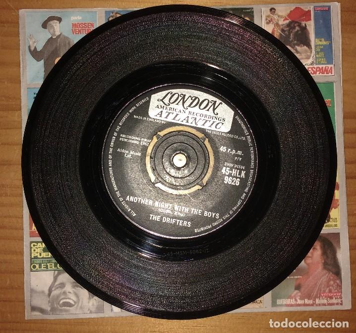 Discos de vinilo: THE DRIFTERS - UP ON THE ROOF - Foto 2