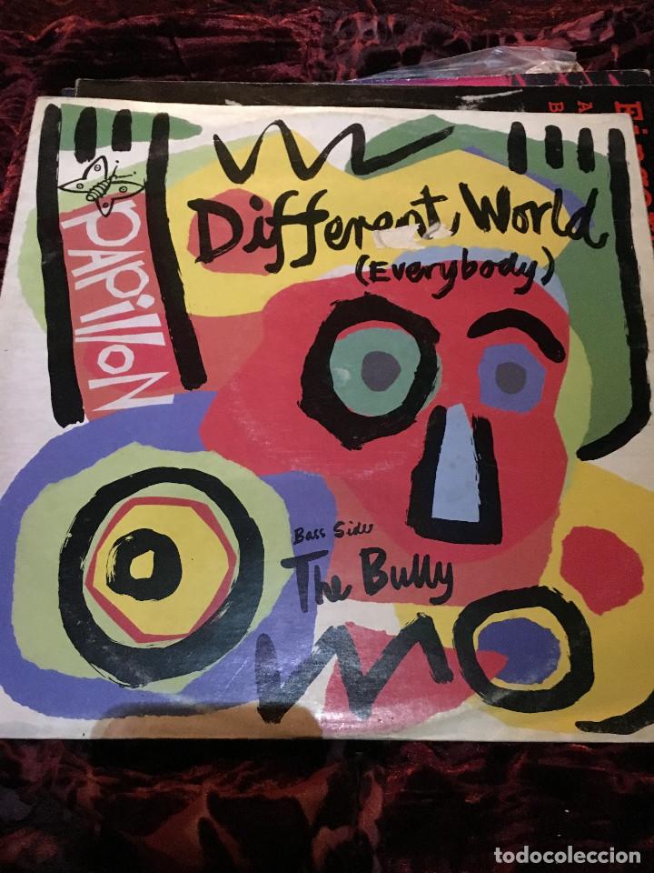 Discos de vinilo: Papillon (2) ?&ndash; Different World (Everybody) / The Bully - Foto 1