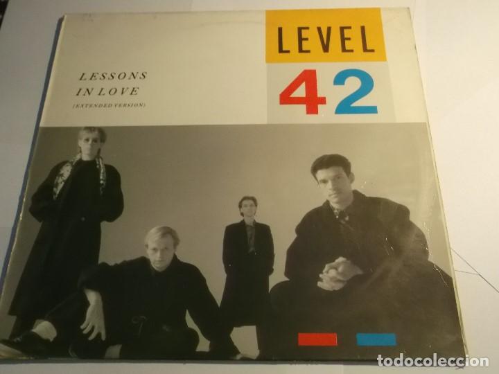 Discos de vinilo: LEVEL 42-LESSONS IN LOVE-MAXI SINGLE - Foto 1