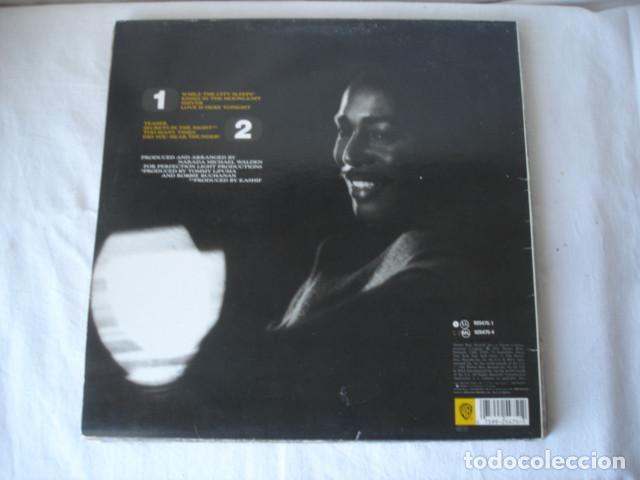 Discos de vinilo: George Benson    While The City Sleeps... - Foto 2