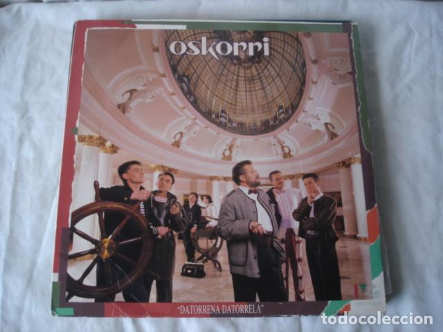 Discos de vinilo: Oskorri    Datorrena Datorrela - Foto 1
