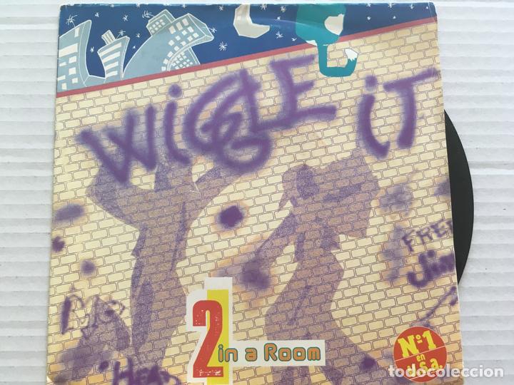 Discos de vinilo: 7 SINGLE-2 IN A ROOM-WIGGLE IT - Foto 1