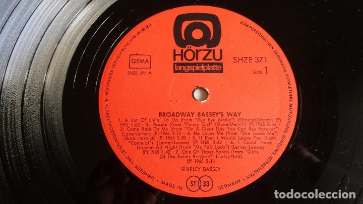 Discos de vinilo: LP SHIRLEY BASSEY: WAY - Foto 3