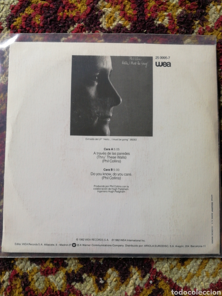 Discos de vinilo: SINGLE PHIL COLLINS- A TRAV&Eacute;S DE LAS PAREDES, 1982. - Foto 2