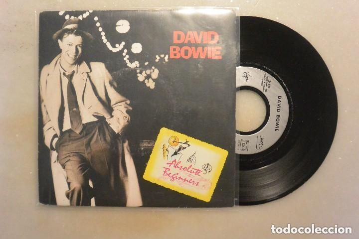 Discos de vinilo: DISCO SINGLE DAVID BOWIE ABSOLUTE BEGINNESS - Foto 1
