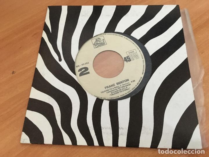Discos de vinilo: FRANZ BENTON (WE ARE AWAKING) SINGLE ESPA&Ntilde;A 1987 (EPI11) - Foto 2