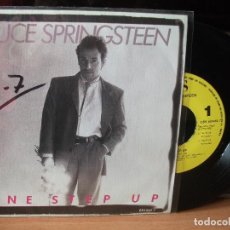 Discos de vinilo: BRUCE SPRINGSTEEN ONE STEP UP SINGLE SPAIN 1987 PDELUXE. Lote 122659411