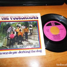Discos de vinilo: THE FOUNDATIONS BACK ON MY FEET AGAIN OTRA VEZ DE PIE / JERKING THE DOG SINGLE VINILO 1968 PYE . Lote 122818671