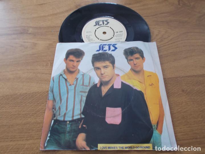 Discos de vinilo: JETS.  LOVE MAKES THE WORLD GO ROUND - Foto 1