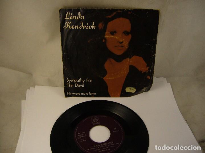 Discos de vinilo: LINDA KENDRICK SYMPATHY FOR THE DEVIL SINGLE SPAIN - Foto 2